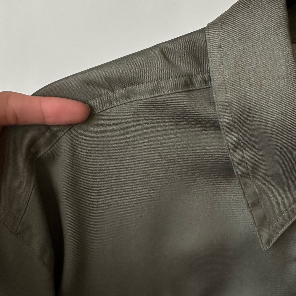 BANANA REPUBLIC DOUBLE POCKET SATIN SHIRT UTILITY STYLE in Green Size-Medium - Picture 6 of 10